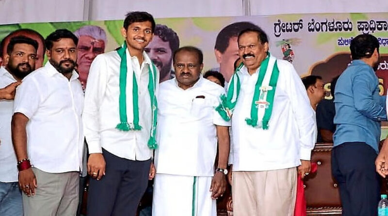 ಕುಮಾರಸ್ವಾಮಿಯನ್ನು CM ಮಾಡುವುದೇ ನನ್ನ ಗುರಿ: JDs ಸೇರ್ಪಡೆಯಾದ ಮಾಜಿ ಶಾಸಕ ಅಖಂಡ ಶ್ರೀನಿವಾಸಮೂರ್ತಿ ಹೇಳಿಕೆ